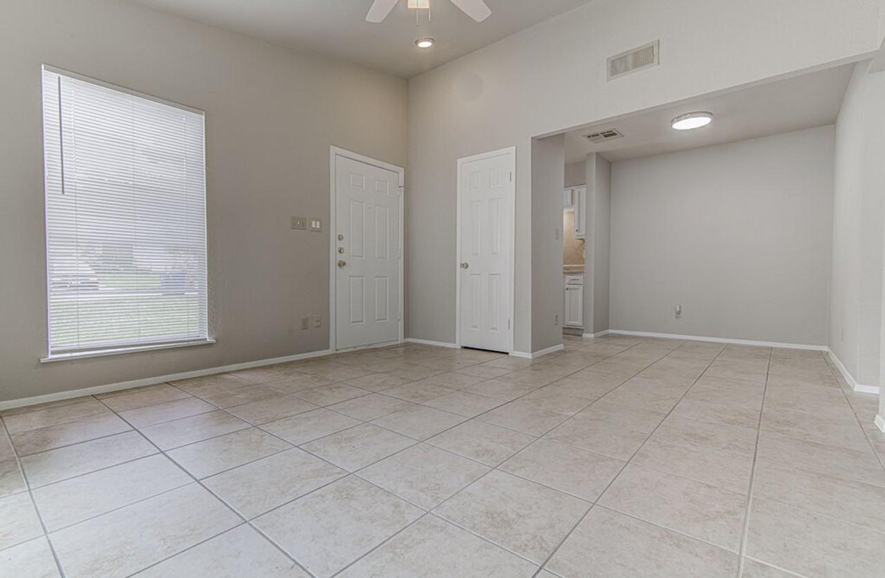 900 Sirocco Dr - Photo 5 of 23