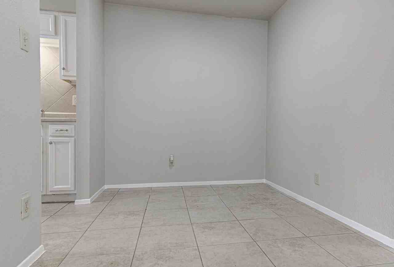 900 Sirocco Dr - Photo 7 of 23