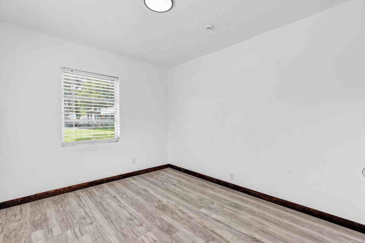611 Marion St - Photo 4 of 29