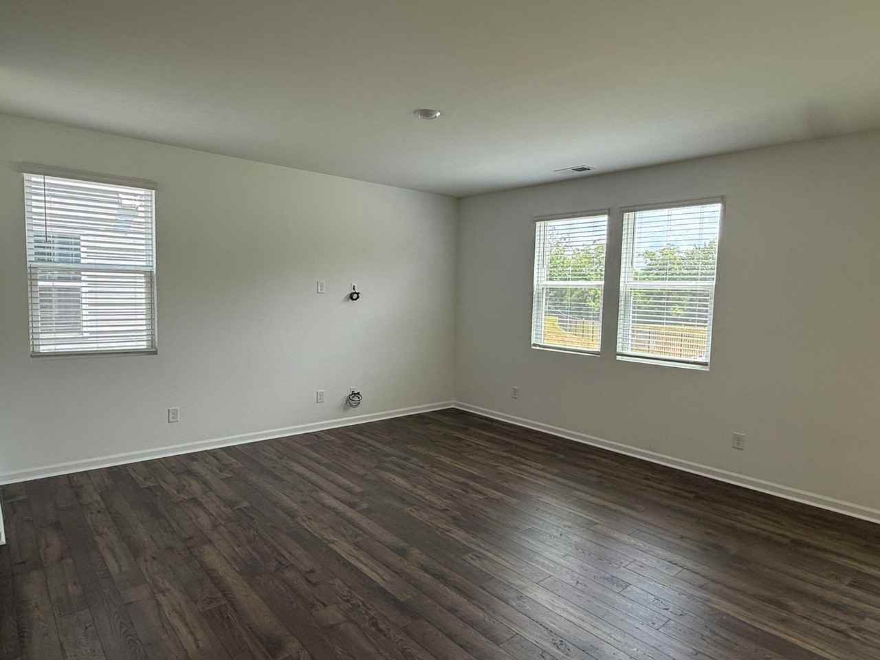 404 404 Silver Birch Court - Photo 2 of 20