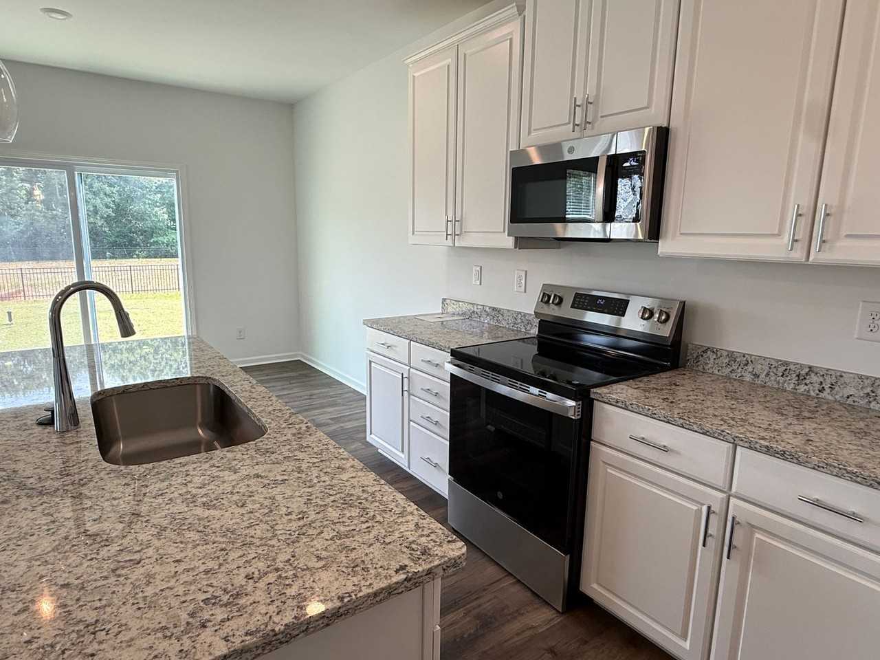 404 404 Silver Birch Court - Photo 5 of 20
