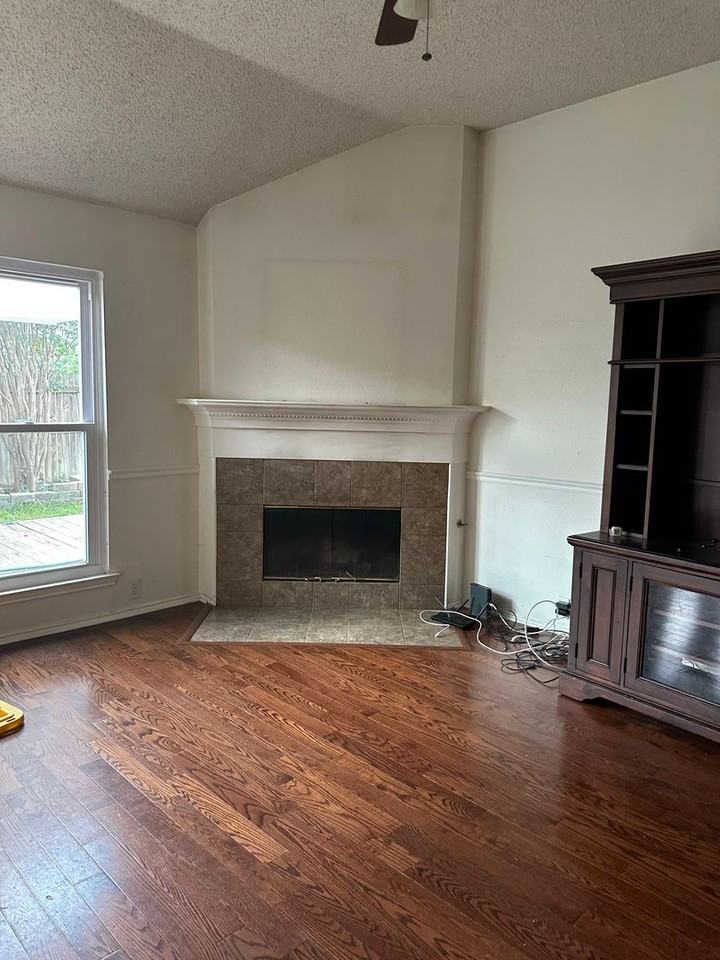 906 Roaring Canyon Rd - Photo 2 of 18