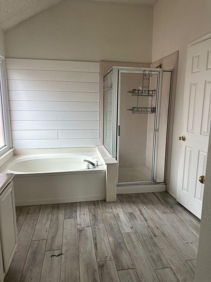 906 Roaring Canyon Rd - Photo 4 of 18