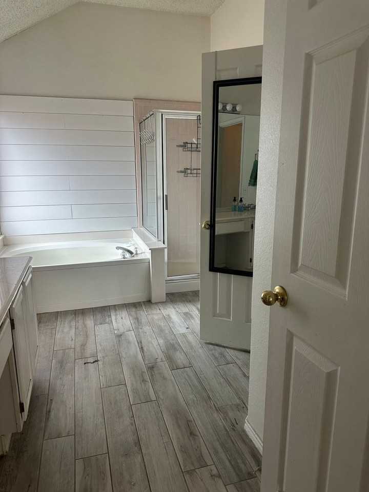 906 Roaring Canyon Rd - Photo 5 of 18