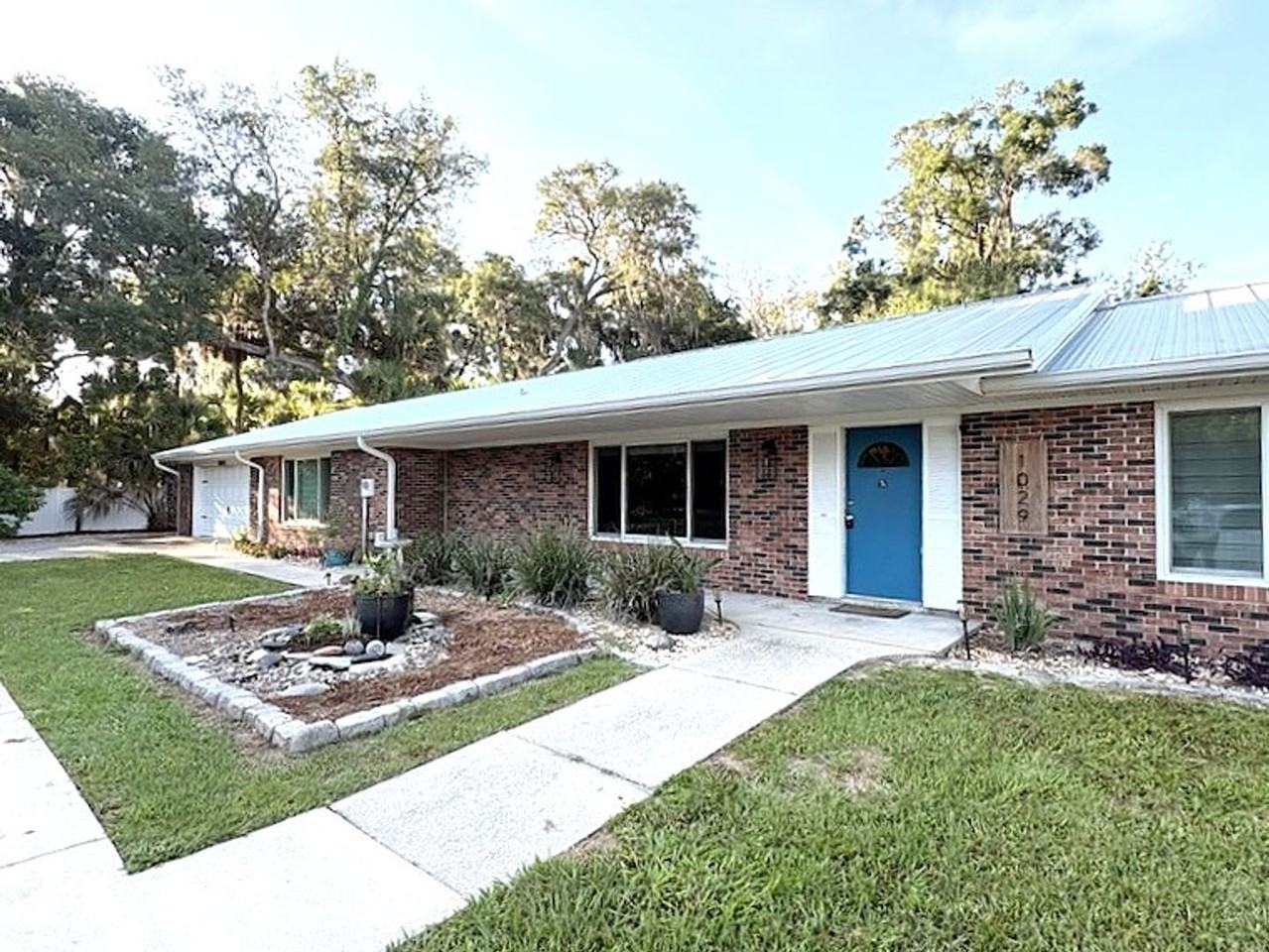 1029 Glenwood Rd - Photo 3 of 35