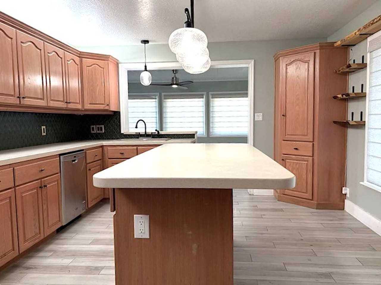 1029 Glenwood Rd - Photo 4 of 35