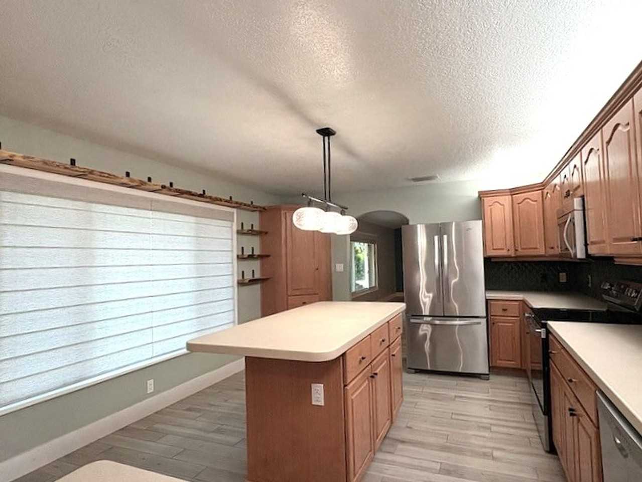1029 Glenwood Rd - Photo 5 of 35