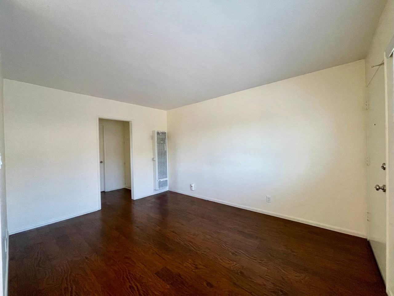 728 S Magnolia Ave - Photo 3 of 9