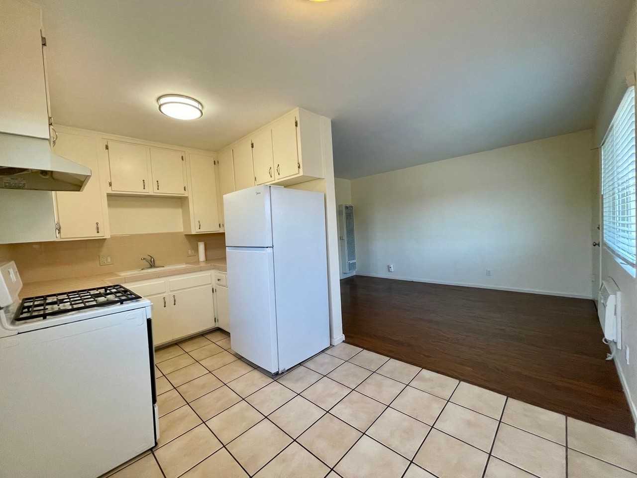 728 S Magnolia Ave - Photo 4 of 9
