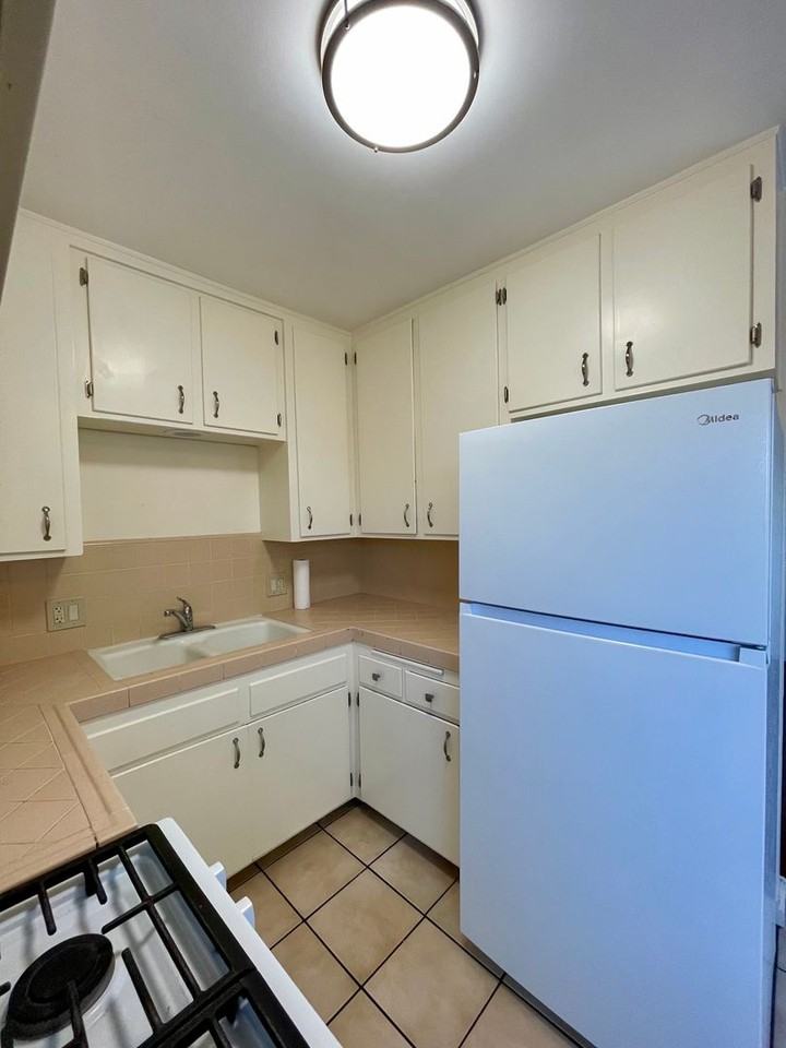 728 S Magnolia Ave - Photo 6 of 9