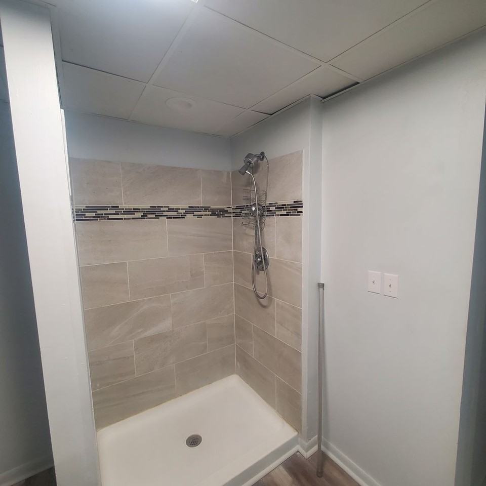 1034 S Spring St - Photo 4 of 9