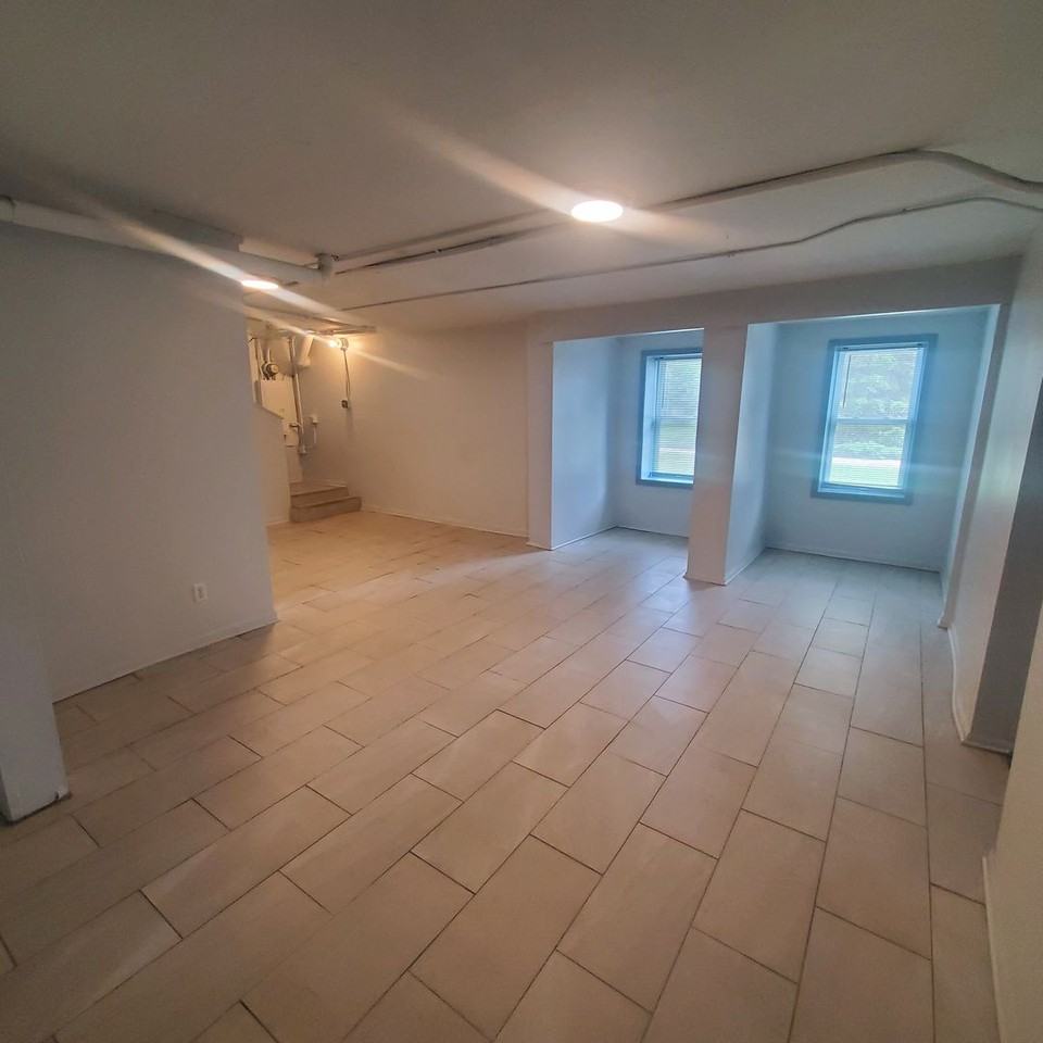 1034 S Spring St - Photo 6 of 9