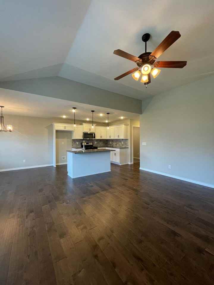 696 N Montego St - Photo 3 of 24