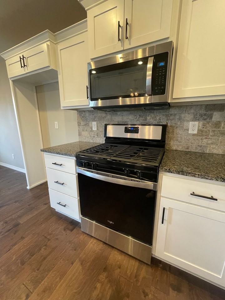 696 N Montego St - Photo 6 of 24