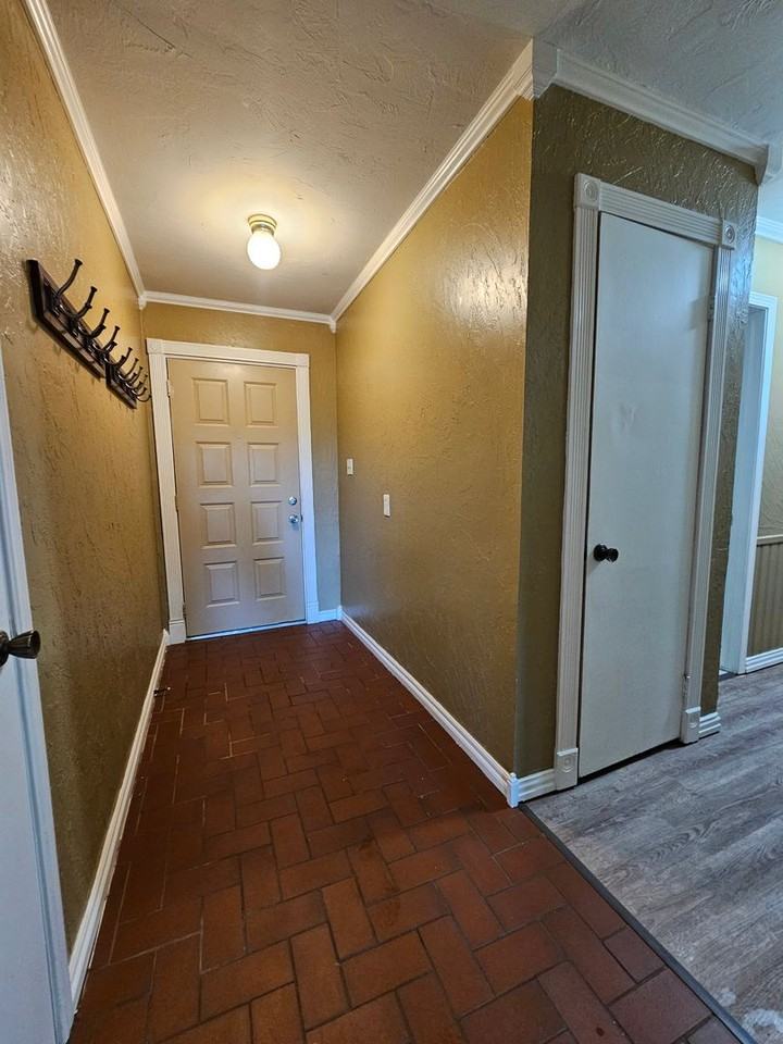 1428 Princeton Cir - Photo 3 of 22