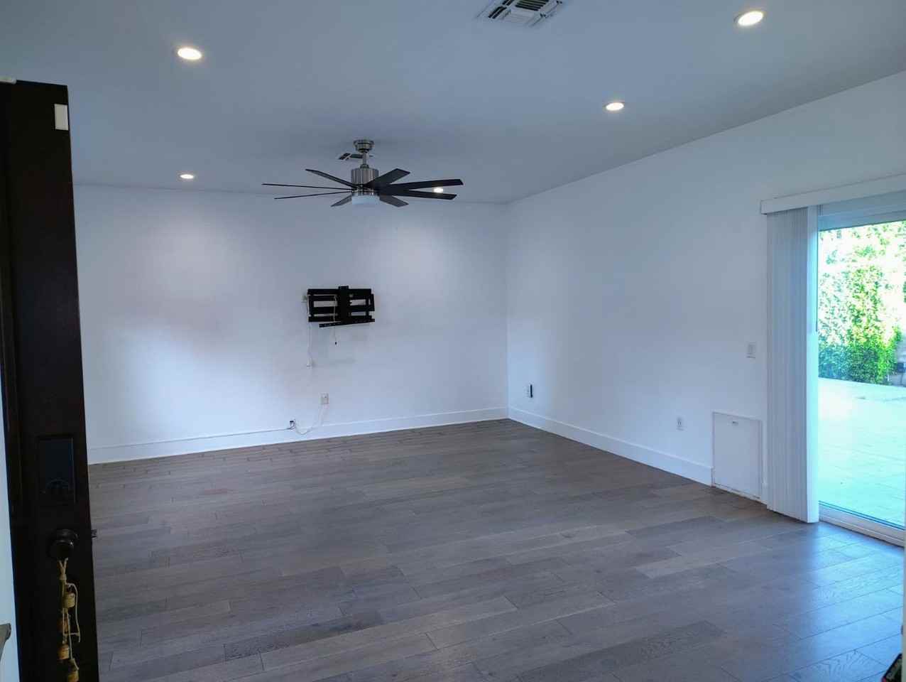 21224 Rinaldi St - Photo 2 of 5
