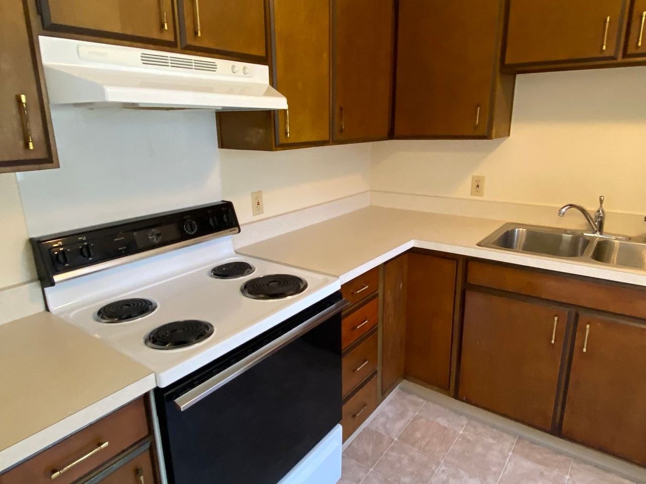 1904 Douglas Ave - Photo 7 of 13