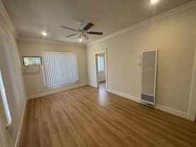 1360b - Photo 1 of 1
