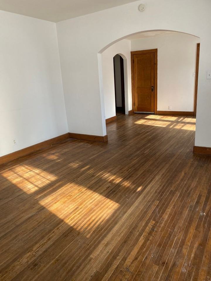 285 Hammond Ave - Photo 5 of 10