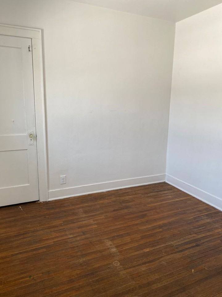 285 Hammond Ave - Photo 7 of 10