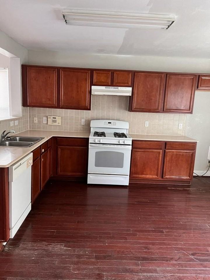 12011 Madison Oak St - Photo 5 of 14
