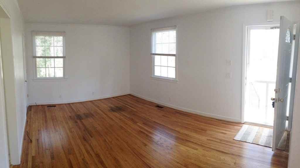 130 Barclay Rd - Photo 2 of 20