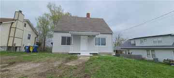 featured image of 139 S Maple St