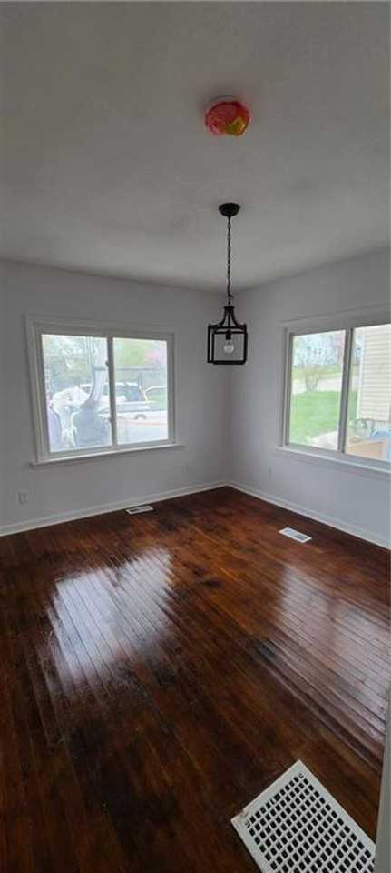 139 S Maple St - Photo 3 of 13