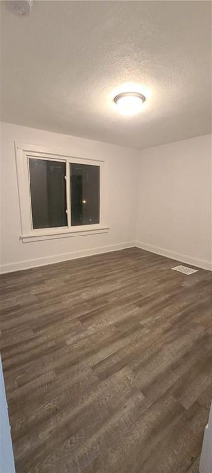 139 S Maple St - Photo 4 of 13