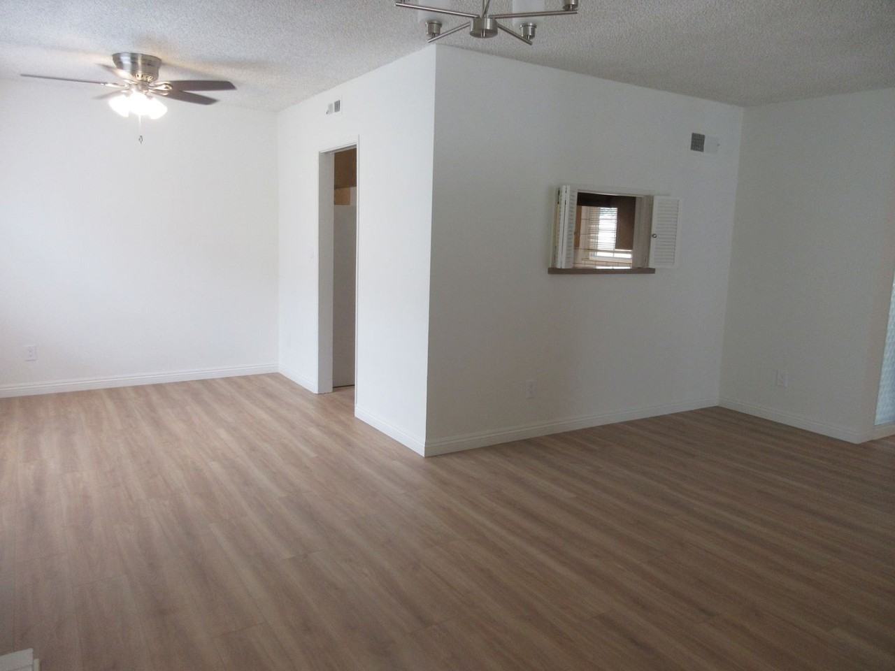 16016 Sunburst St - Photo 5 of 34