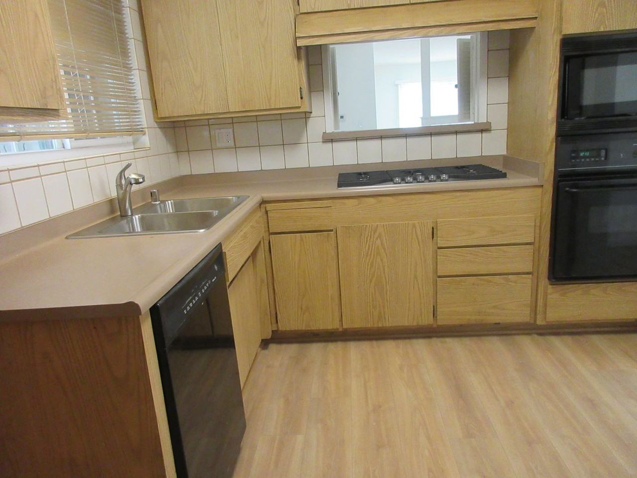 16016 Sunburst St - Photo 6 of 34