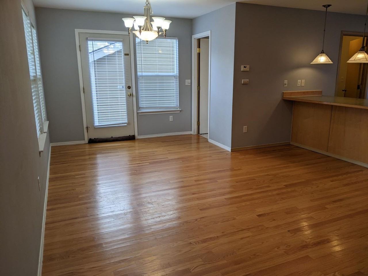 1169 Hudson St - Photo 4 of 20