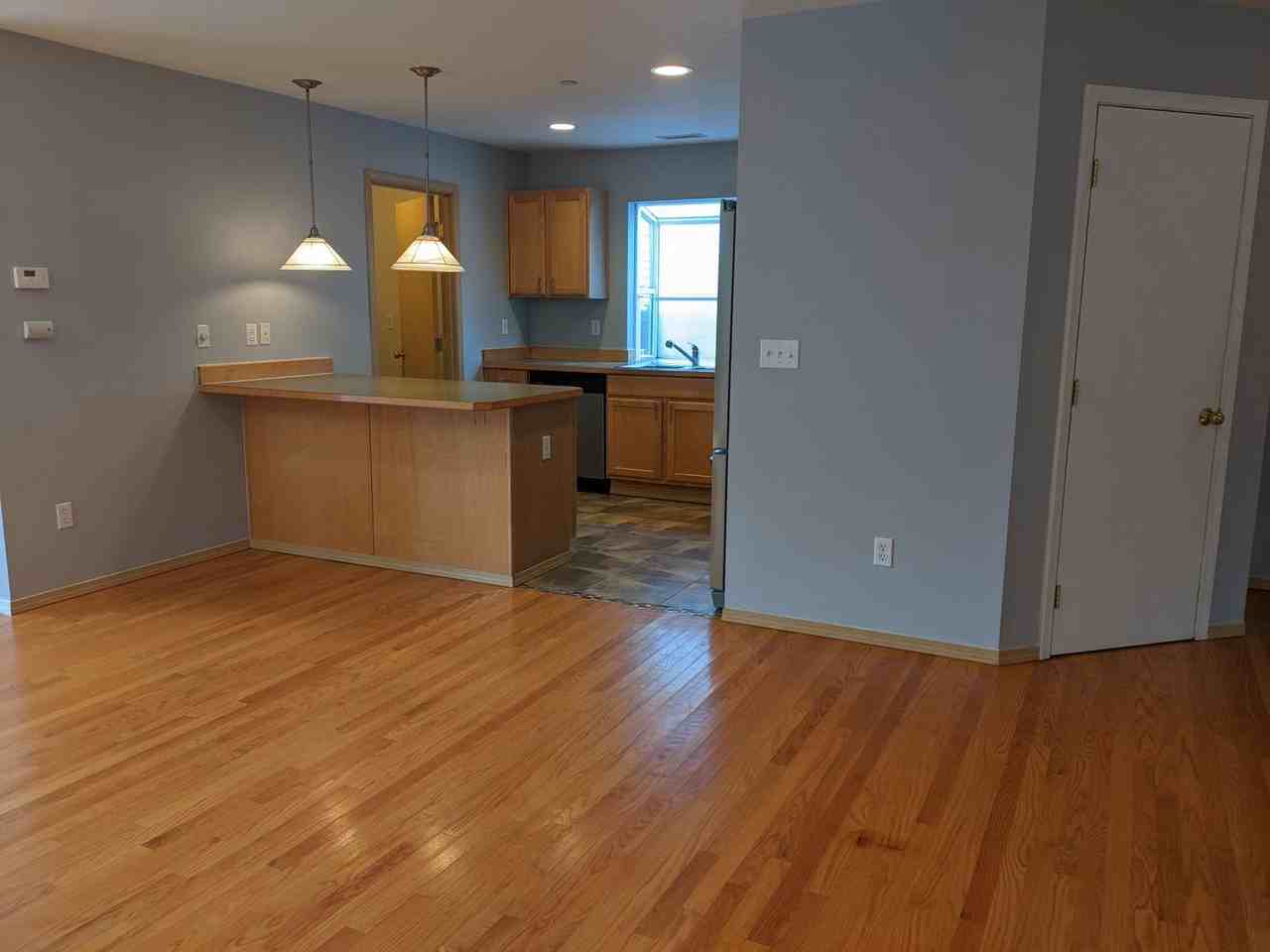 1169 Hudson St - Photo 5 of 20