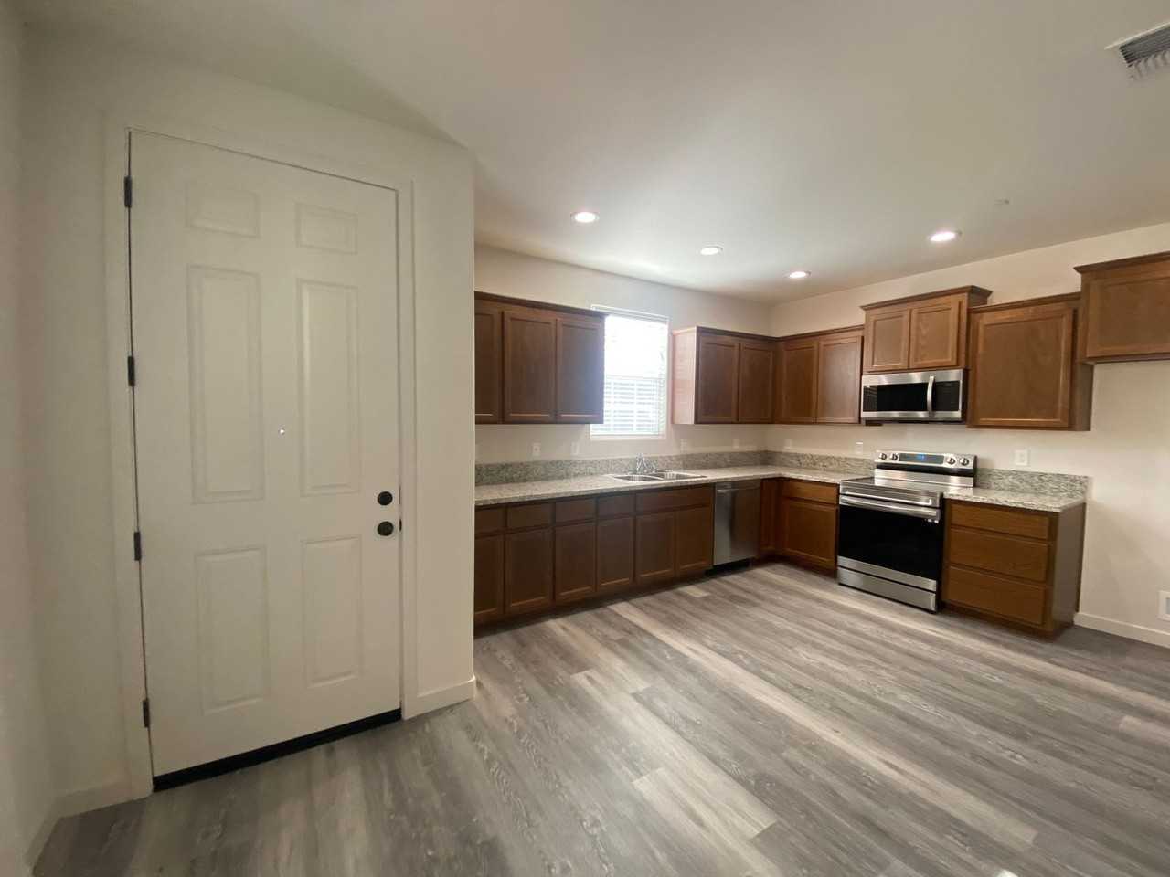 6776 Jujube Ln - Photo 4 of 18