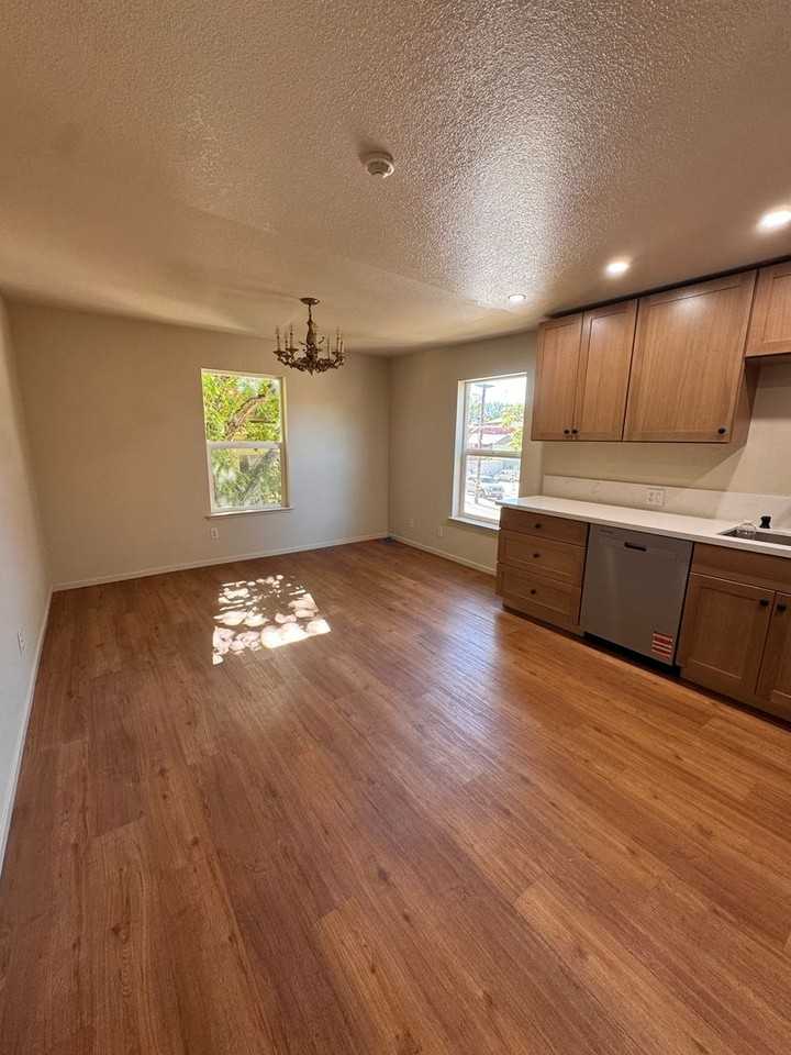 102 Richardson St - Photo 2 of 9