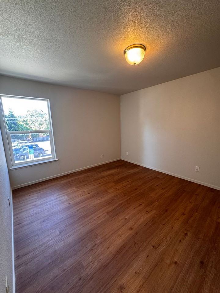 102 Richardson St - Photo 3 of 9