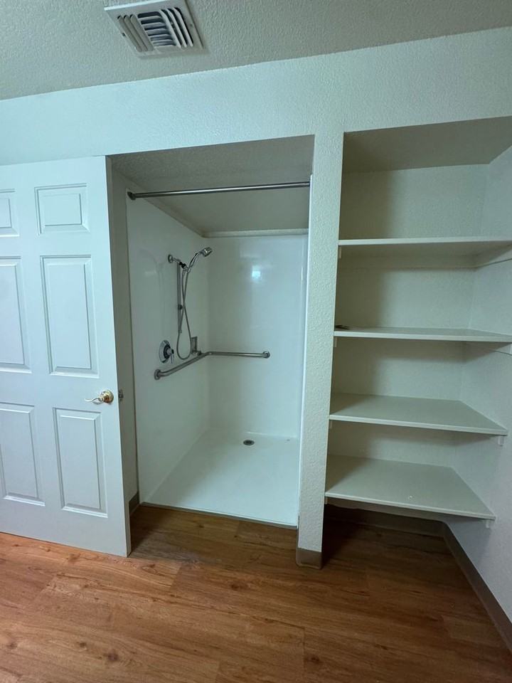 102 Richardson St - Photo 6 of 9