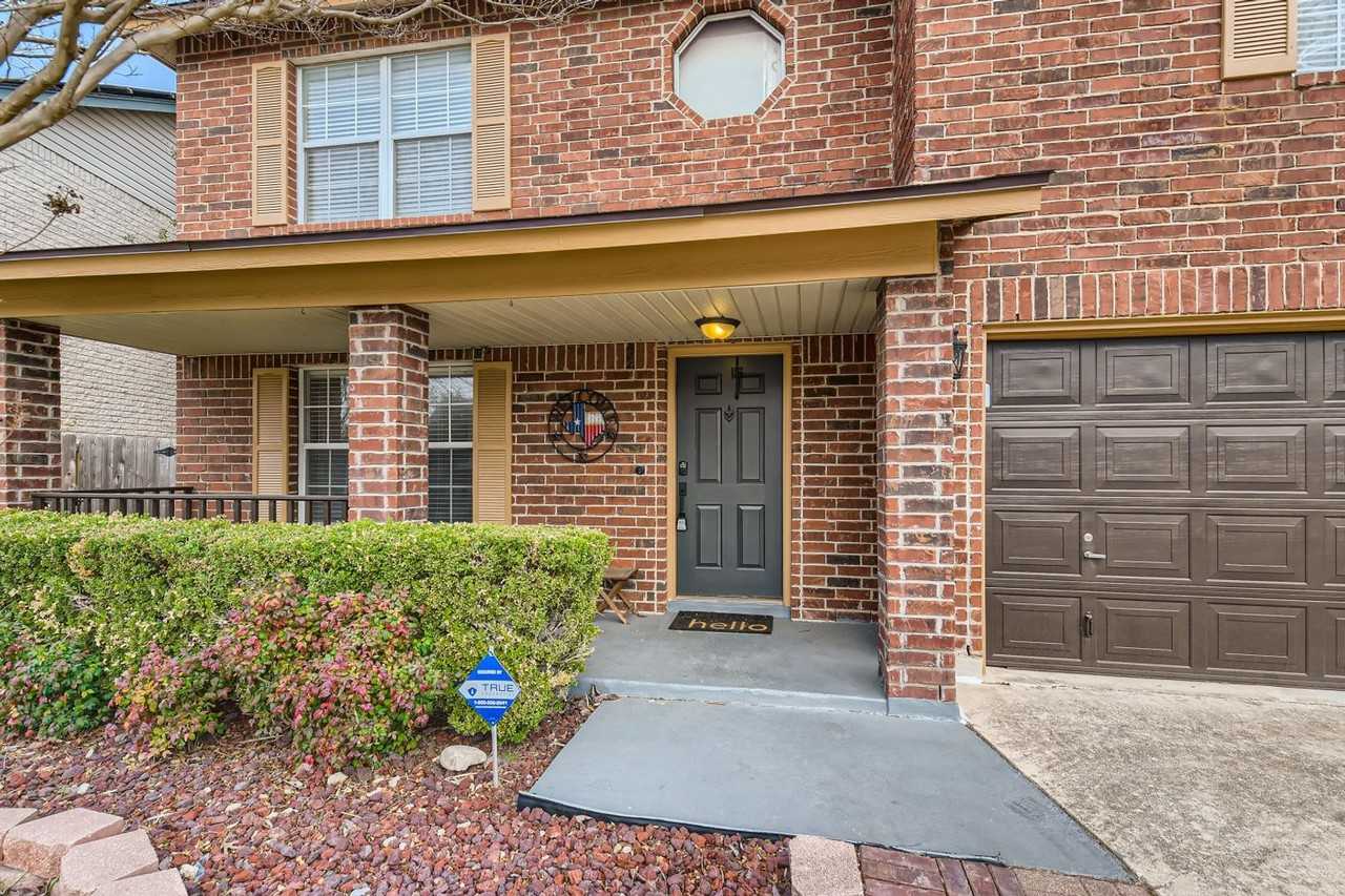 11747 Paddlebrook - Photo 3 of 32