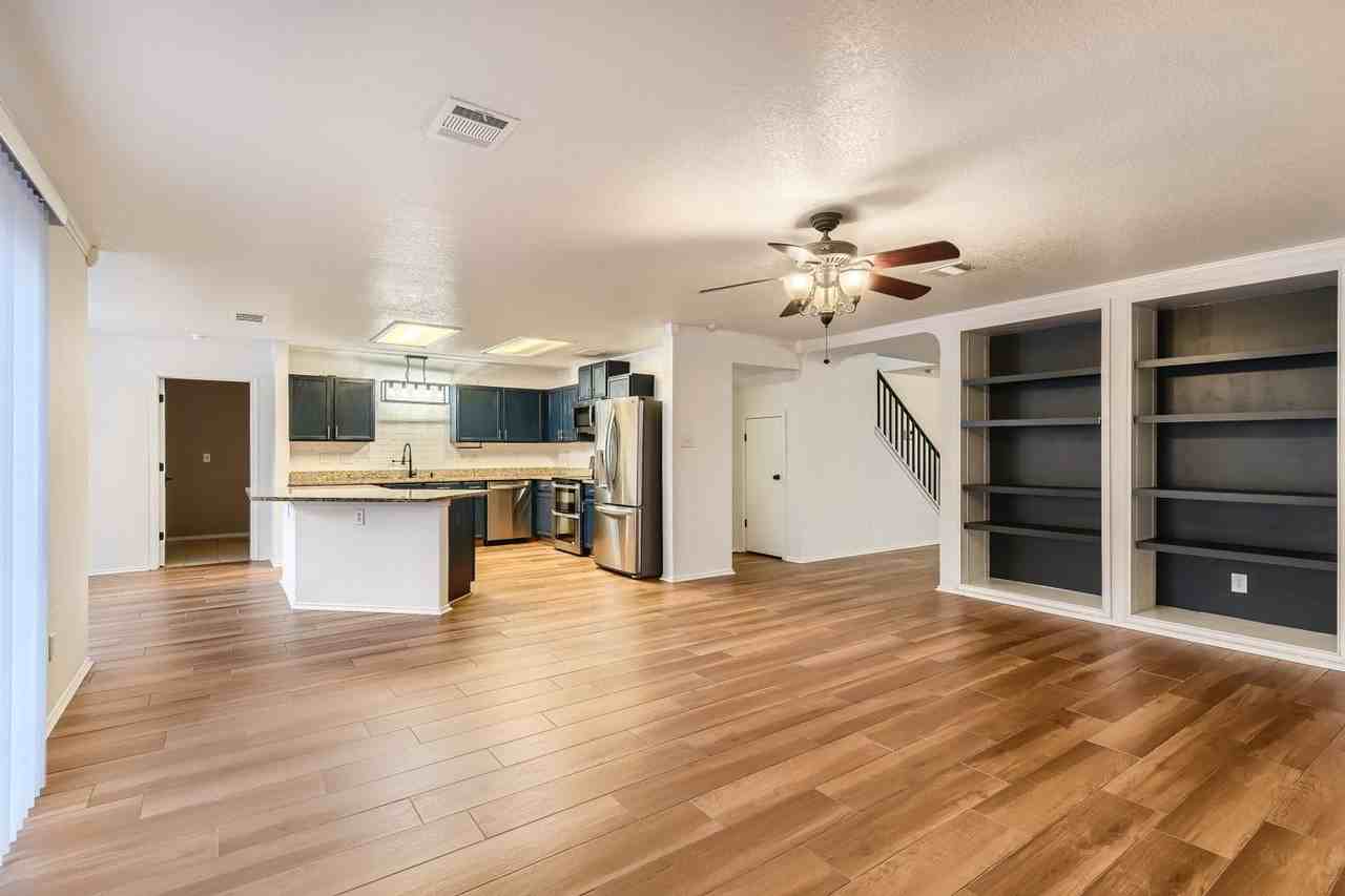 11747 Paddlebrook - Photo 7 of 32
