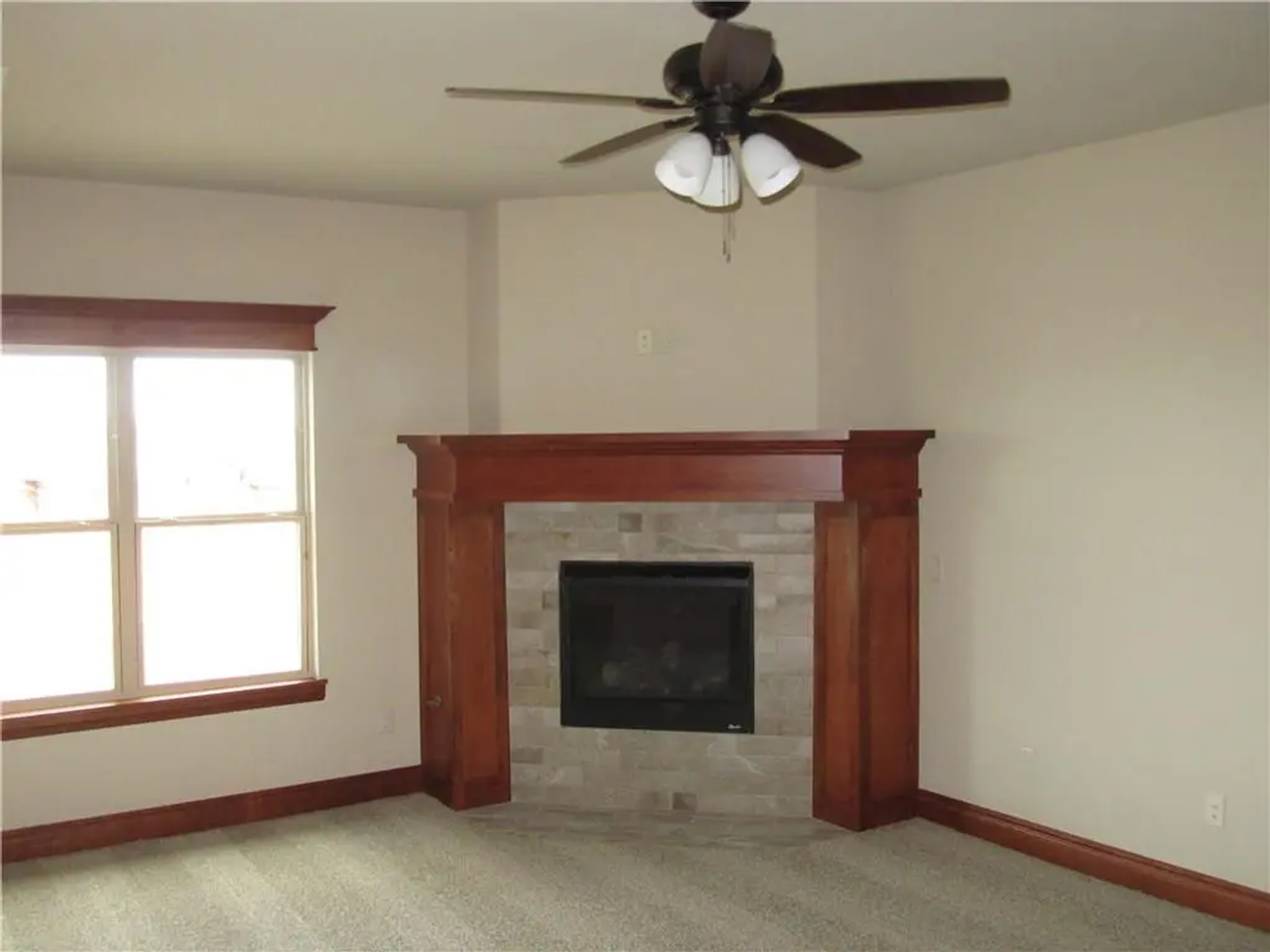 1529 Se 6th St - Photo 5 of 24