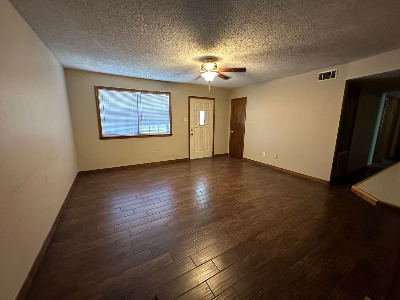 603 Twin Oak Dr - Photo 2 of 10