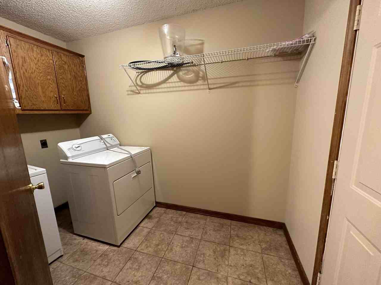 603 Twin Oak Dr - Photo 3 of 10