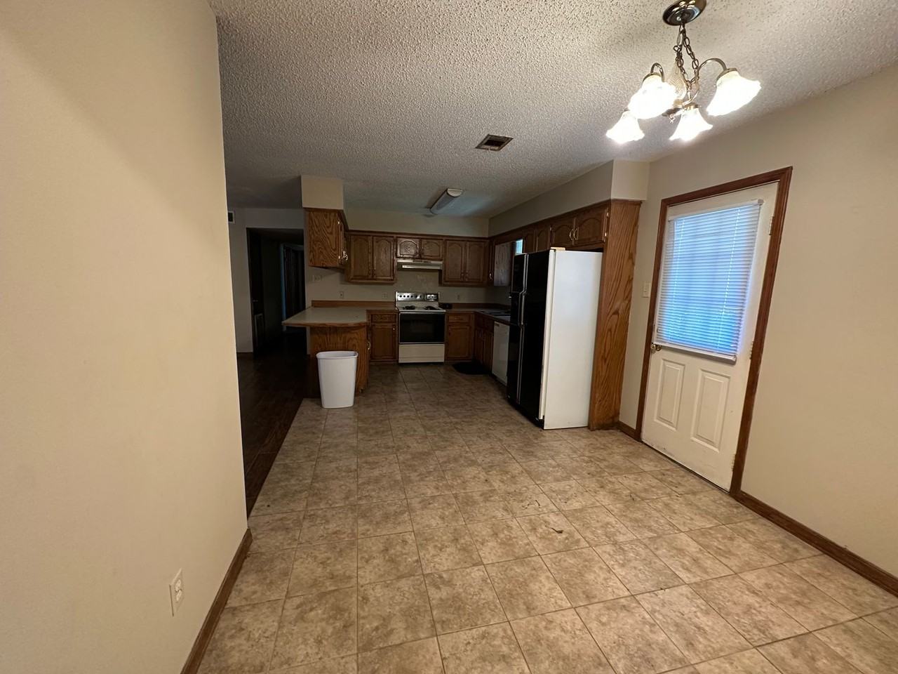 603 Twin Oak Dr - Photo 4 of 10