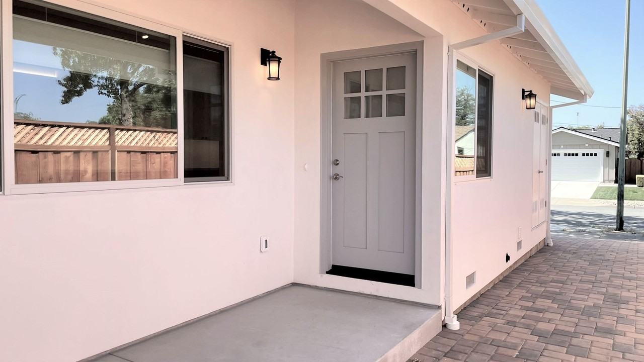 816 Selkirk Pl - Photo 4 of 20