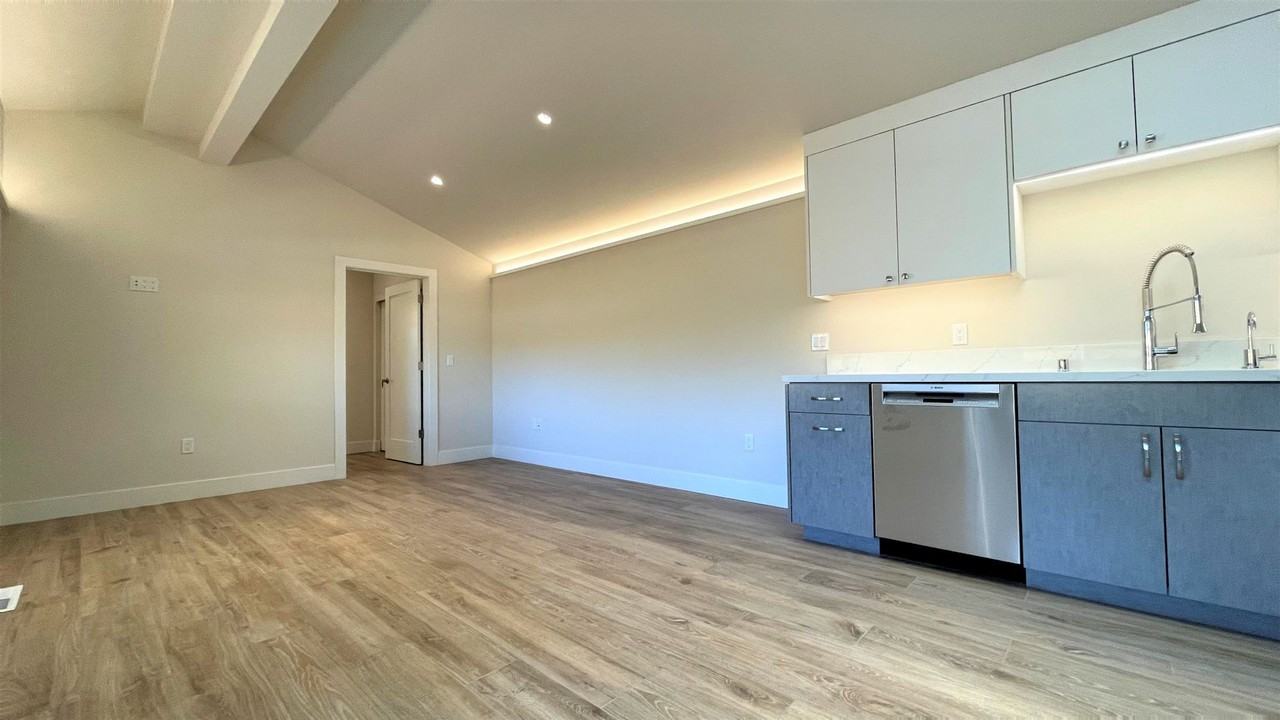 816 Selkirk Pl - Photo 7 of 20
