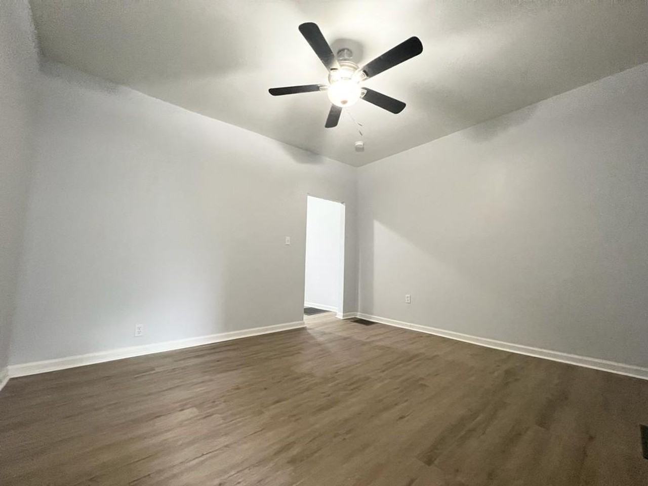 5135 Globe Ave - Photo 3 of 16