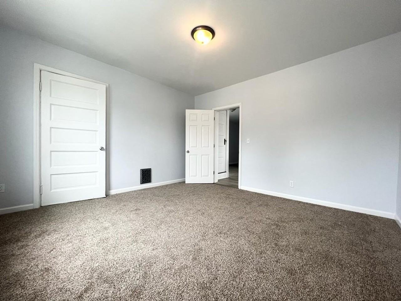 5135 Globe Ave - Photo 7 of 16