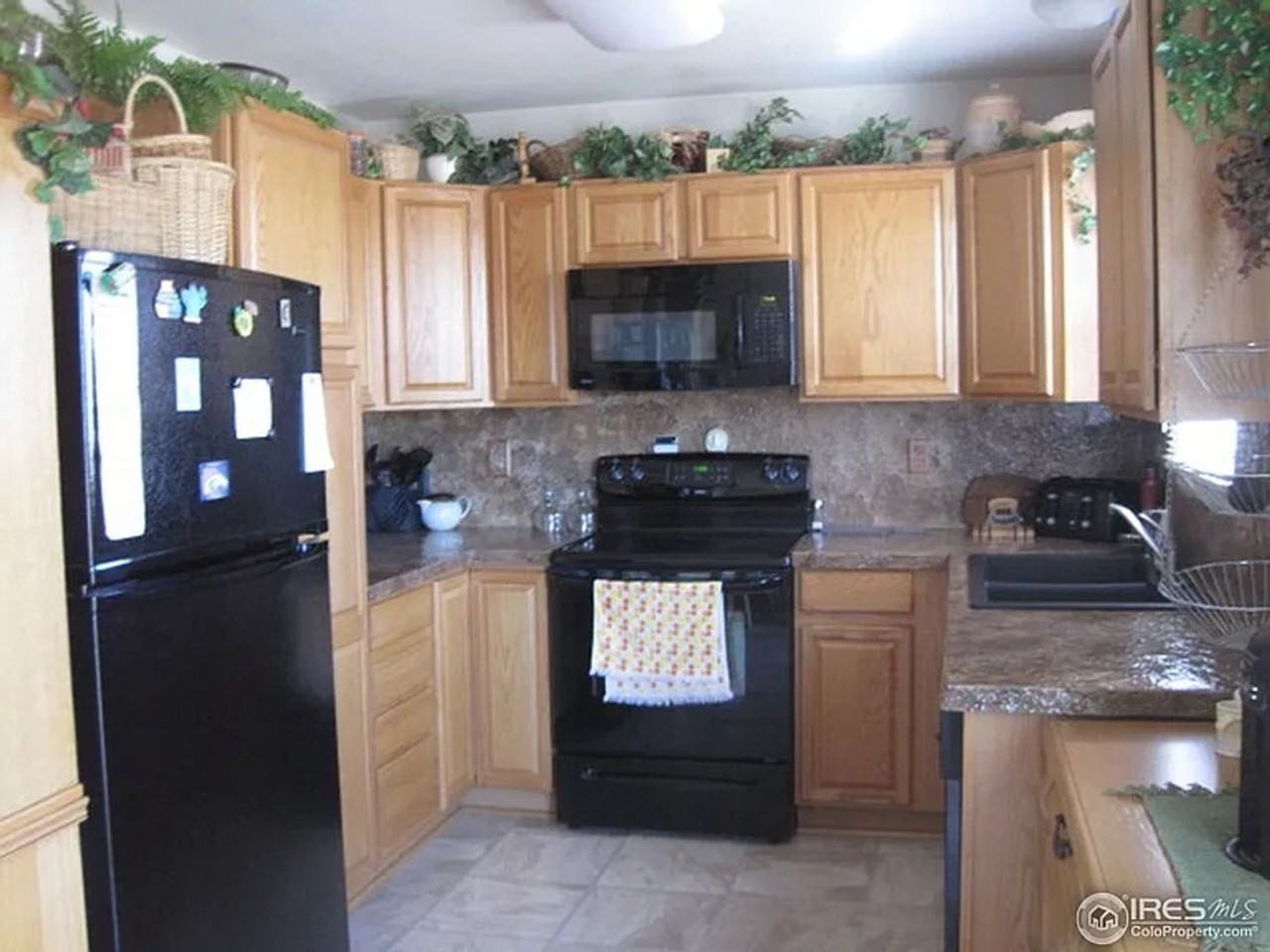 990 Monroe Ave - Photo 2 of 9