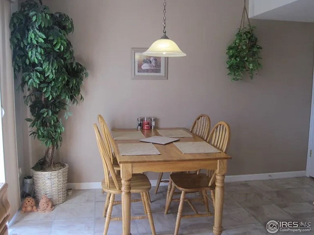 990 Monroe Ave - Photo 3 of 9