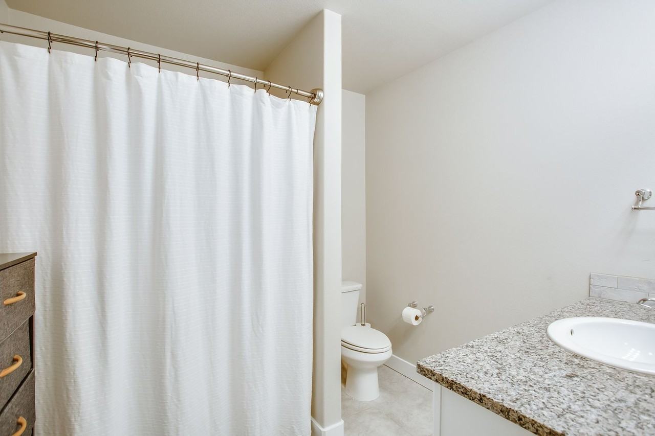 1925 138th St - Photo 4 of 18
